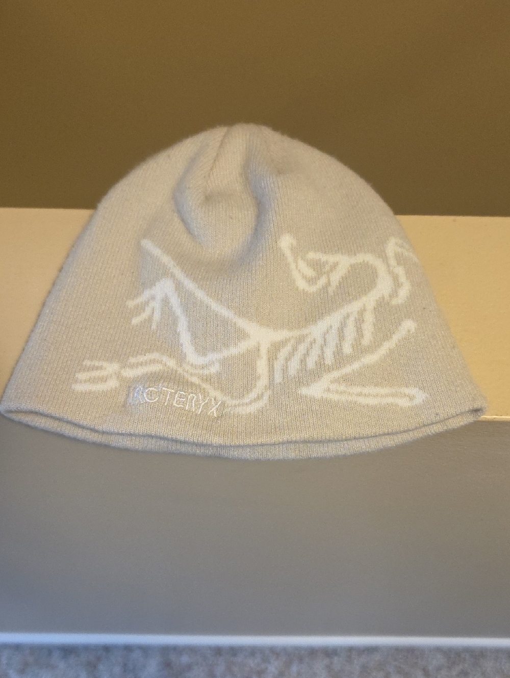 Arc'teryx Light Gray and White Logo Knit Beanie